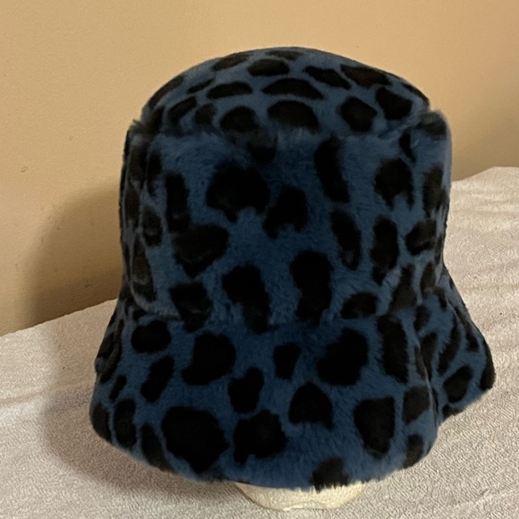 Reversible Winter Hat - Picture 2 of 9